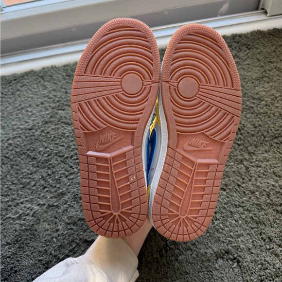 Men’s Yellow and Blue Shoes -Size 6.5 - Picture 4 of 5